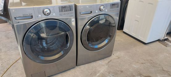 LG Front Load Washer and Gas Dryer Set