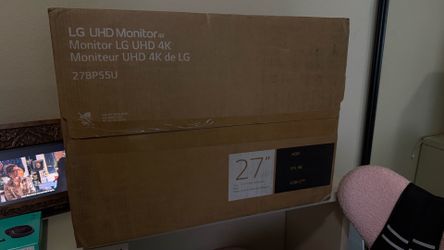 27 Inch monitor and keyboard