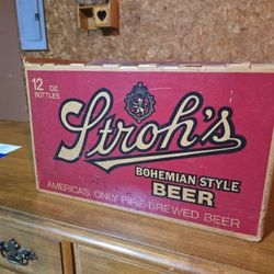 Vintage Stroh's Beer Case