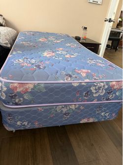 Twin bed set