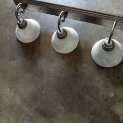 Bathroom Light/Luz Para Baño