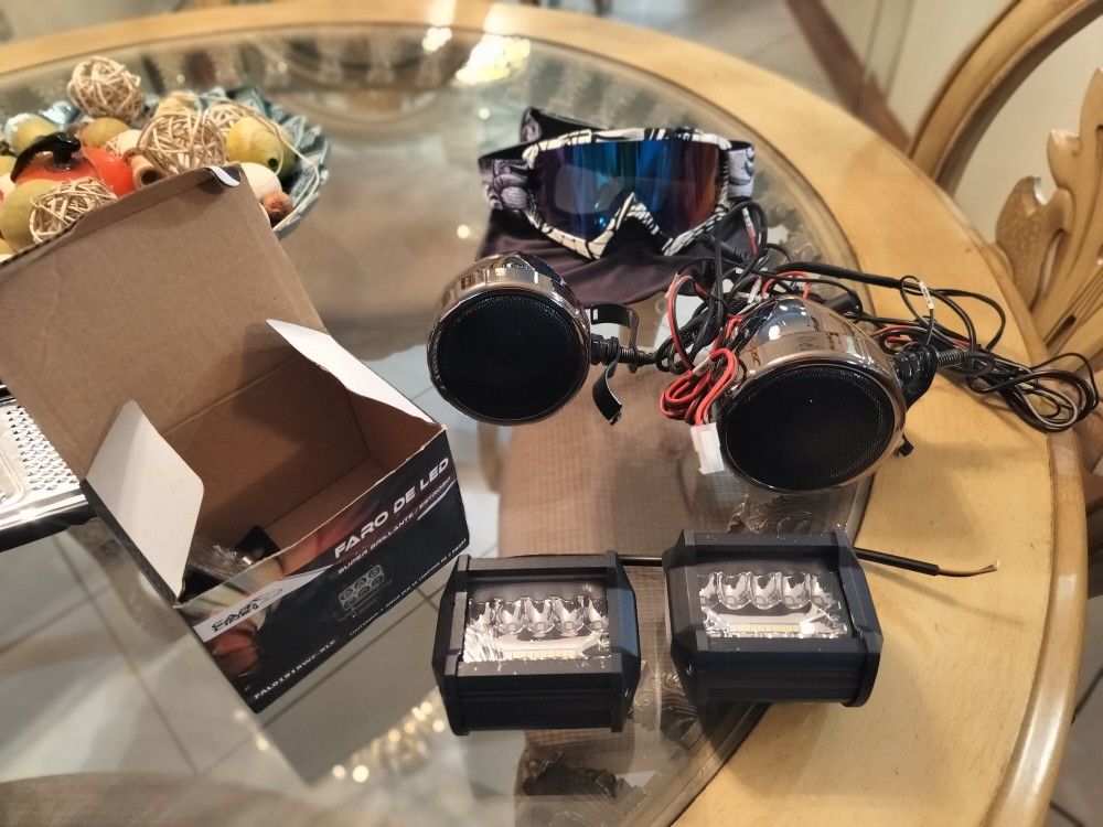 Bluetooth Motorcycle Speakers With Brandy Fog Lights In The Box And Goggles