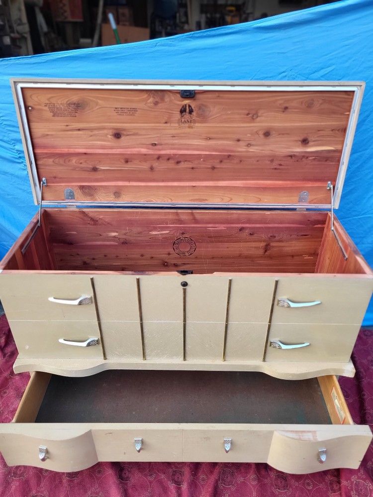 Vintage Mid-century Lane Cedar Chest