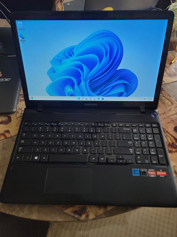 SAMSUNG Laptop 15.6", with Windows 11
