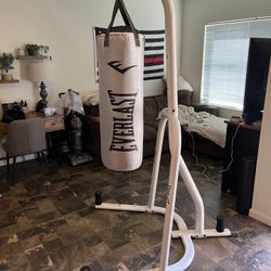 Everlast Heavy Bag Punching Bag With Stand