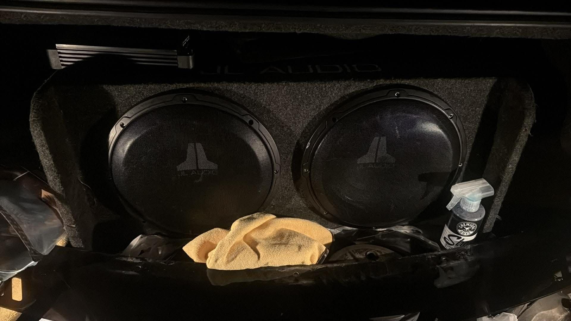 JL Audio Bow With Two 12s And Alpine Speaker