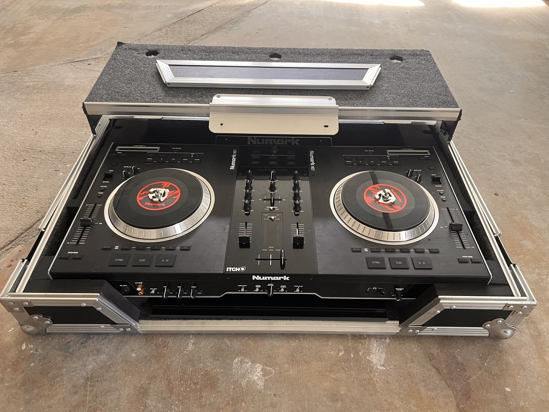 Numark NS7FX 2010s - Black