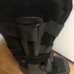  DeRoyal support boot size Medium Free