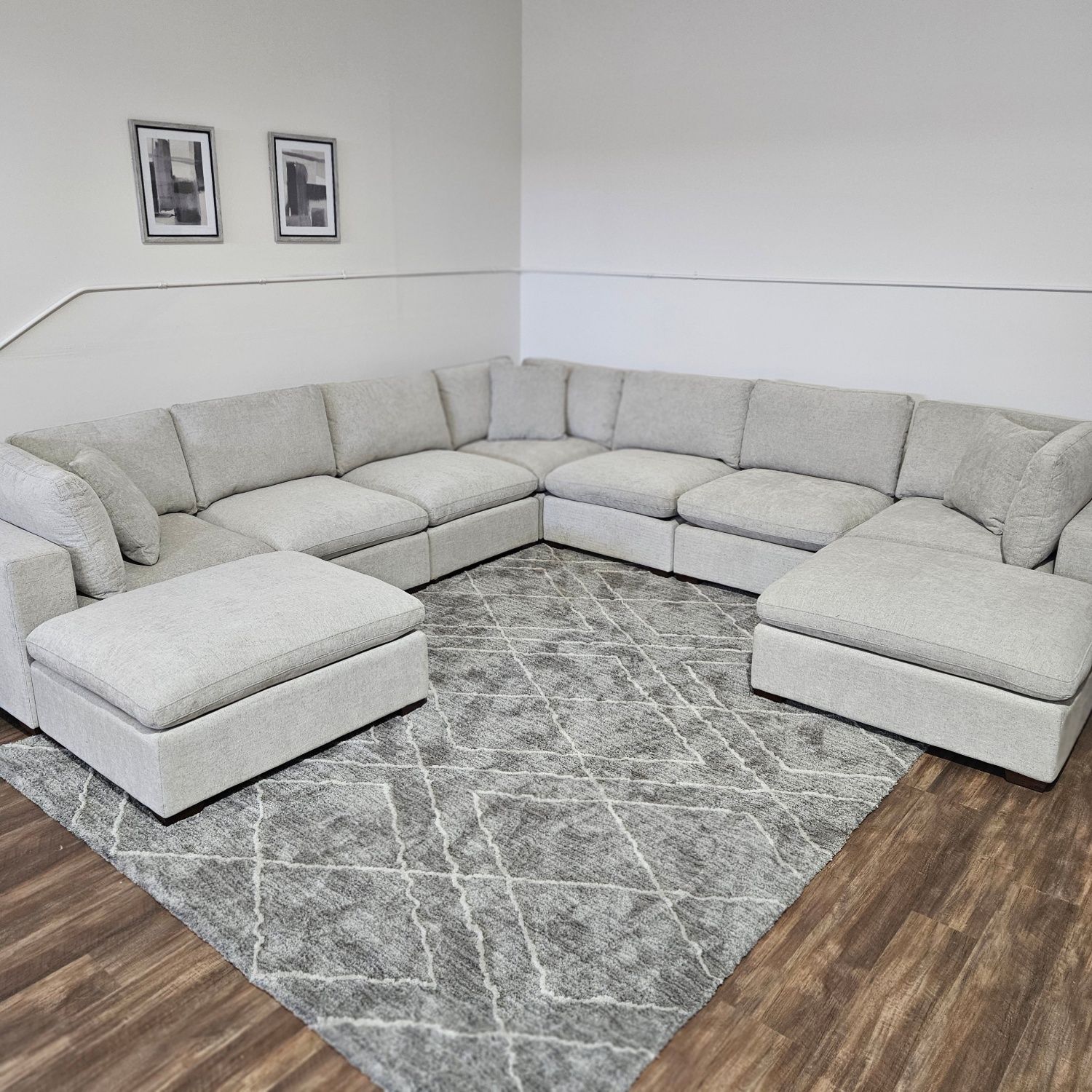 Huge Sectional Modular - Delivery Available