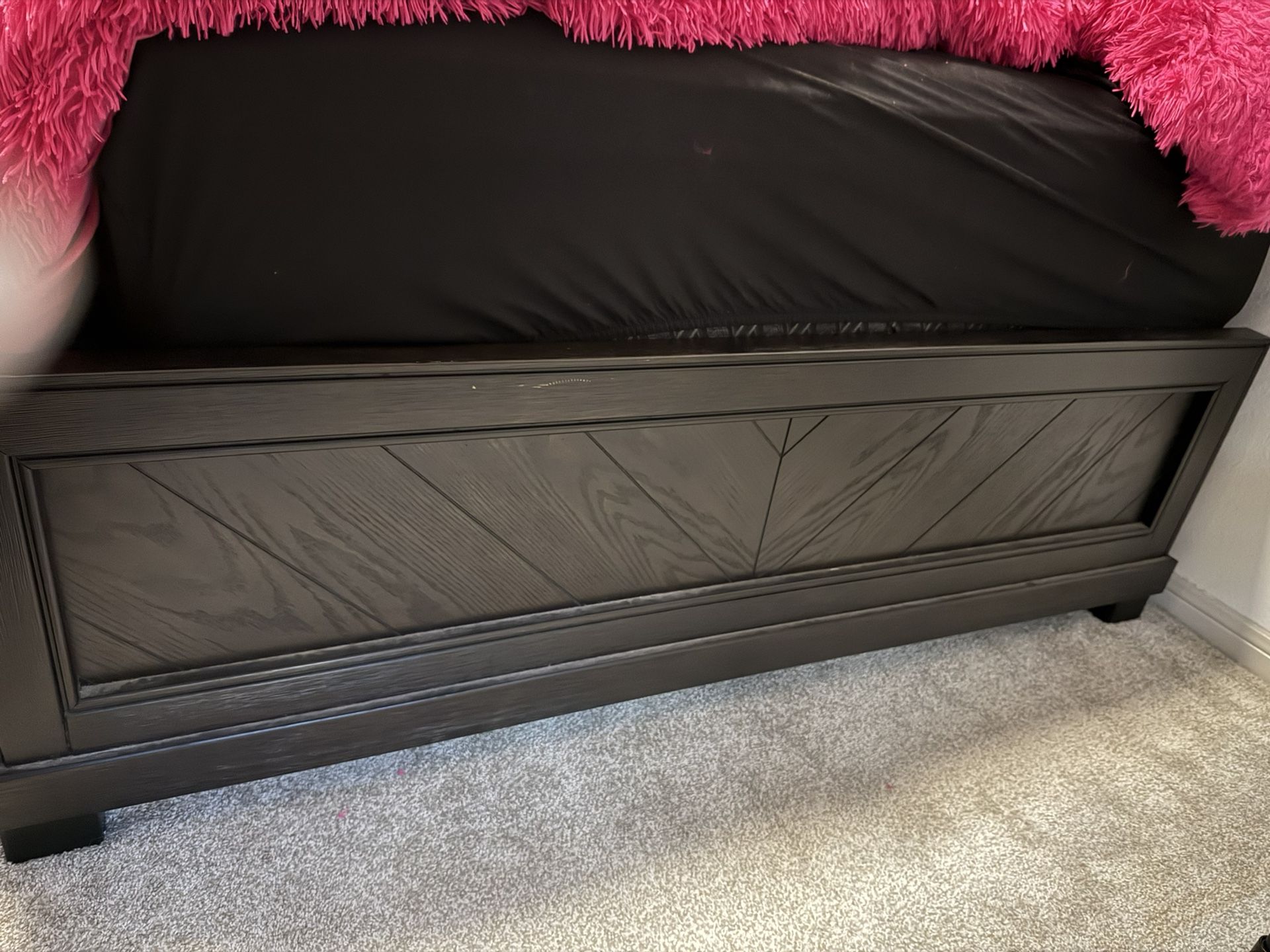Queen size bedroom set W mattress