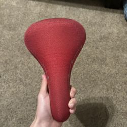 Red Se Seat ( LOOK DESCRIPTION) (: