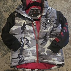 PUFFER VEST JACKET JORDAN BOYS SIZE 4 LIKE NEW!