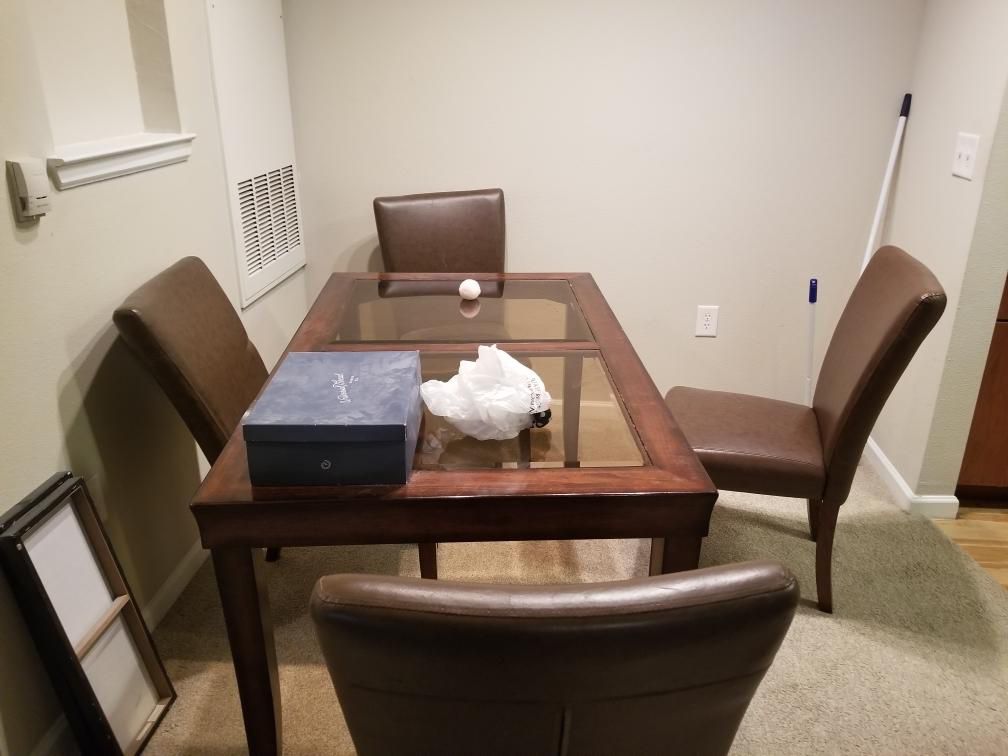 Kitchen table set w/4 leather chairs