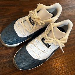Jordan 11 low navy blue