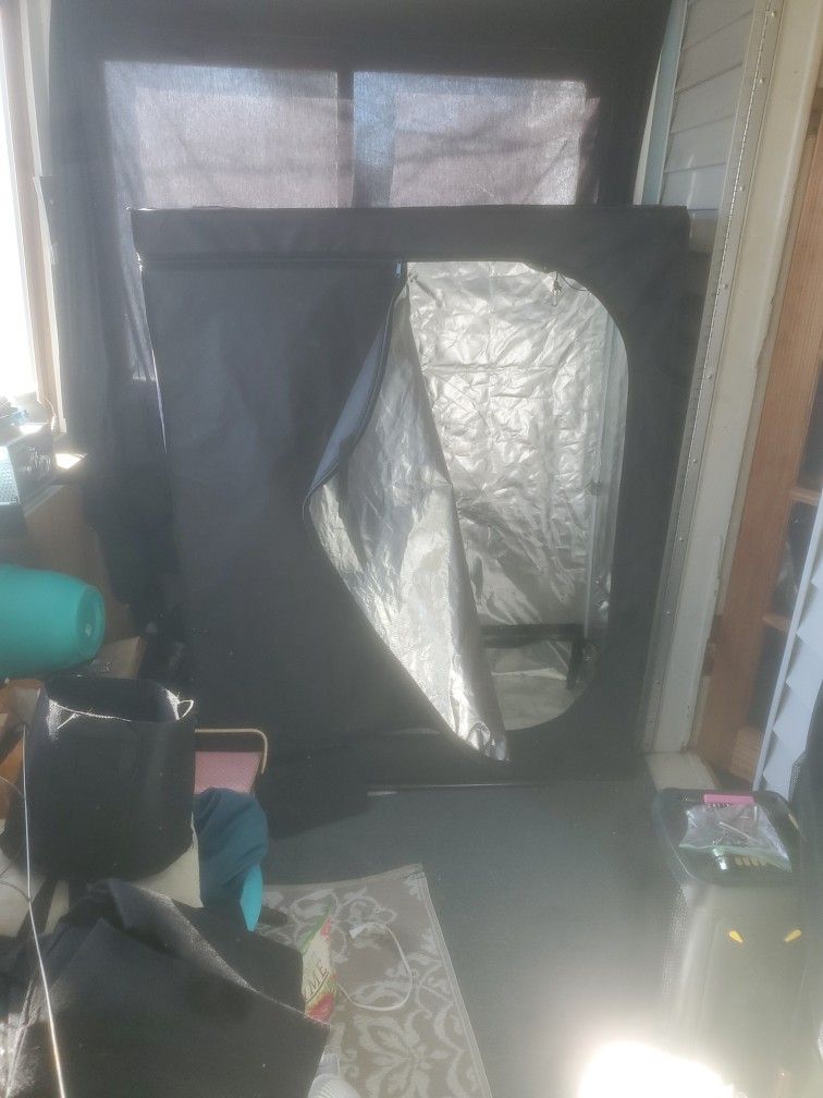 Grow Tent.