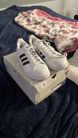 Women’s Size 7.5 Adidas