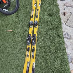 Salomon X-Scream 169 cm skis with Tyrolia SP 9 fixings.