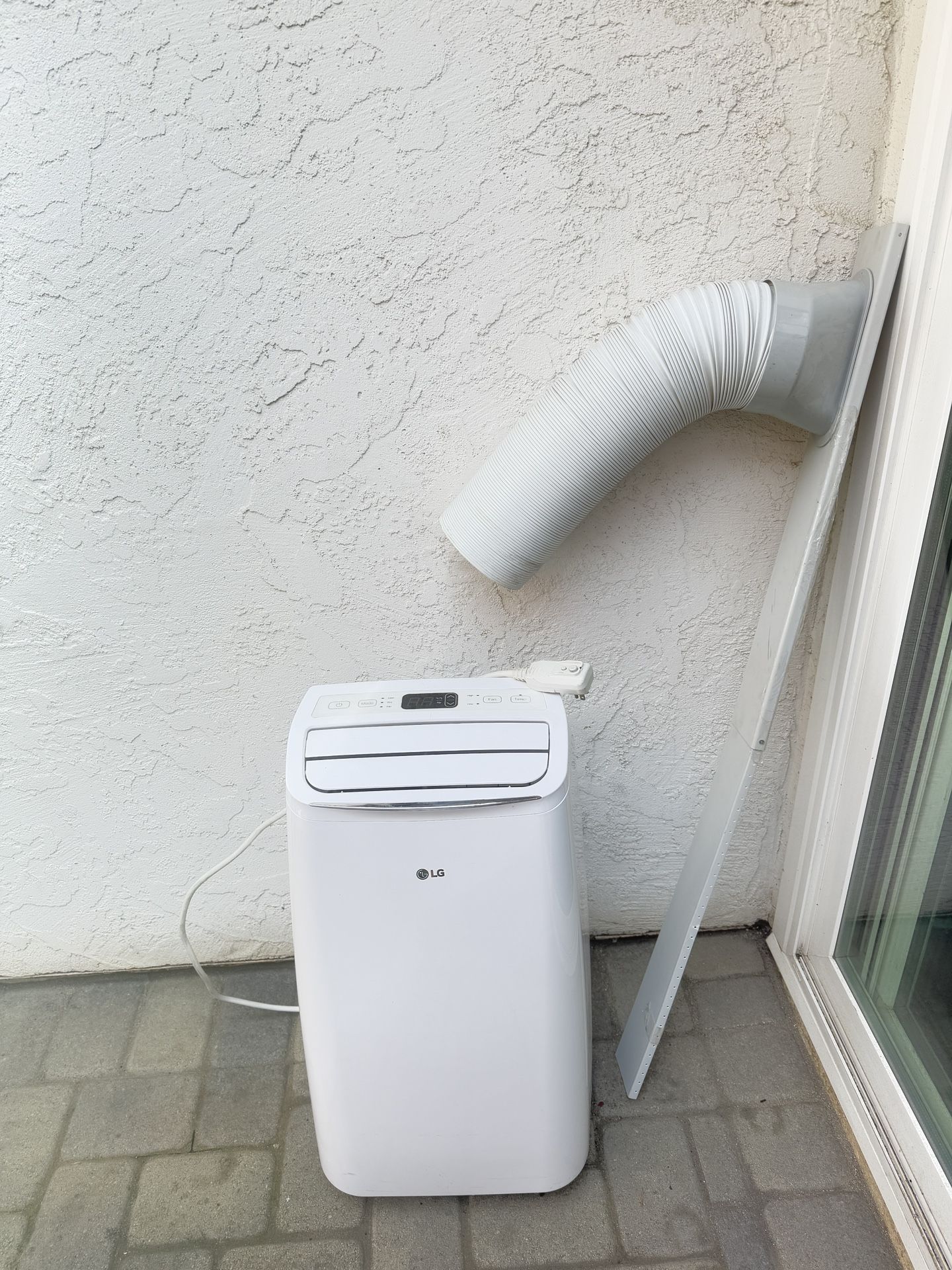LG portable Air Conditioner 8,000 Btu