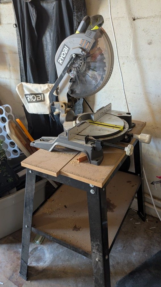 Circular Electric Saw With Bench