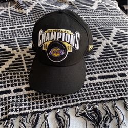 LOS ANGELES LAKERS 2020 CHAMPIONS SNAPBACK CURVED BRIM