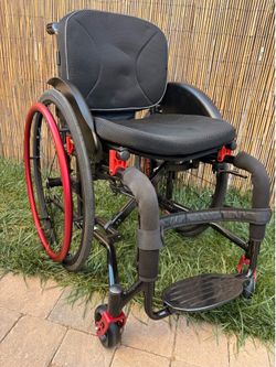 Manual wheelchair