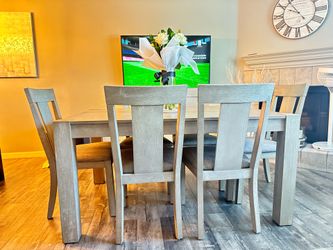 Dining room table set Dining room table set