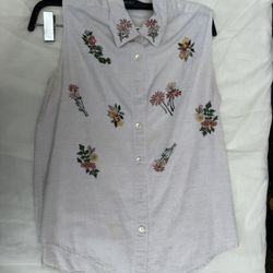 Embroidered floral sleeveless shirt (small)