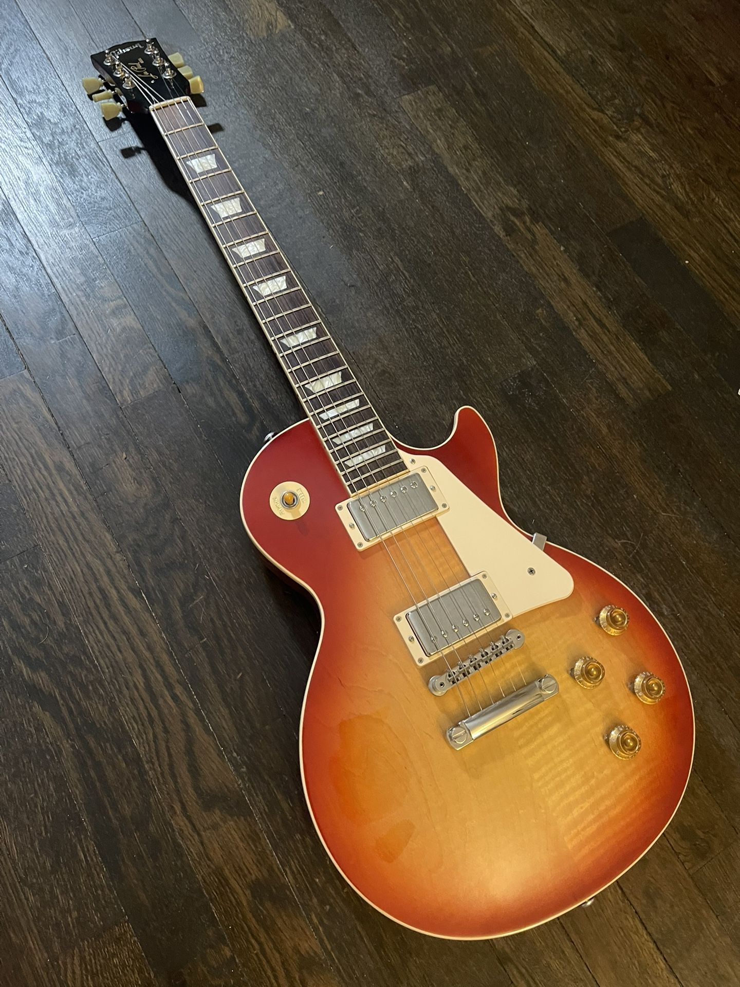 2021 GIBSON LES PAUL STANDARD CHERRY SUNBURST SOLID BODY ELECTRIC