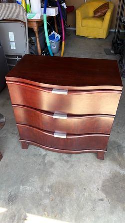 Dresser/nightstand