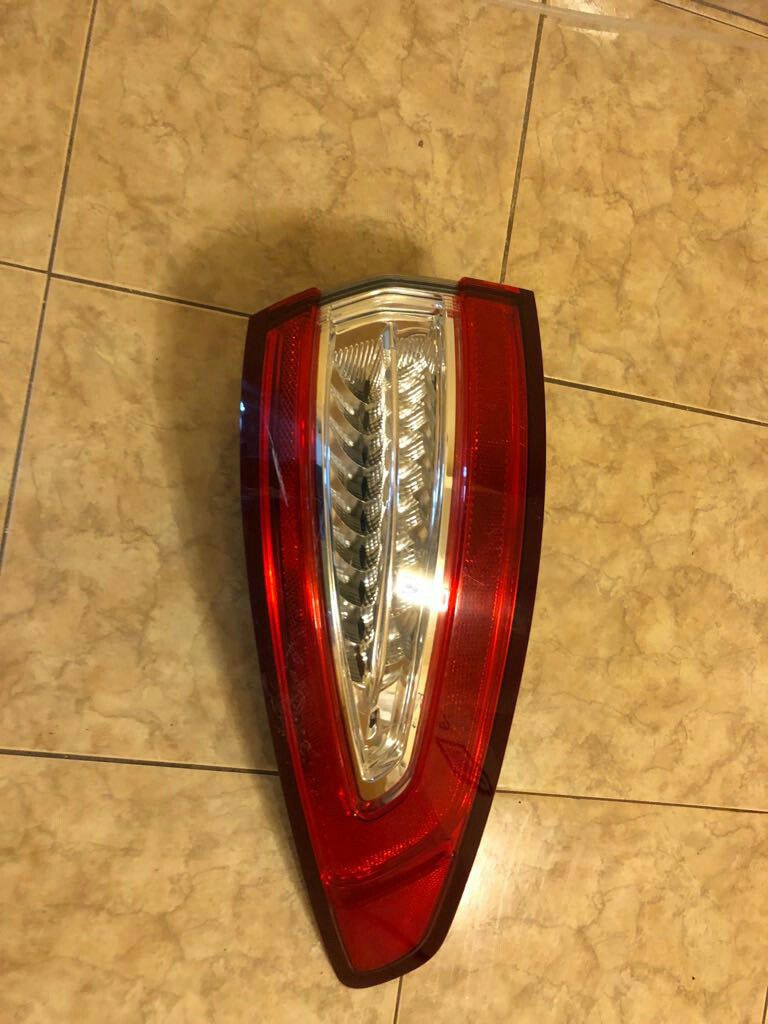 2013 - 2016 Ford Fusion tail light