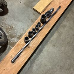 Snap On 3/4 Drive 34” Ratchet With 6 Sockets 