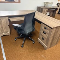 OFFICE DESK TABLE - $200