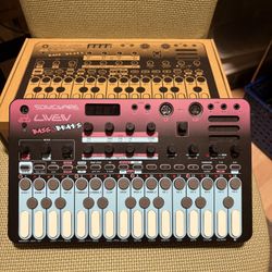 Sonicware Liven Bass & Beats like new w/ power supply