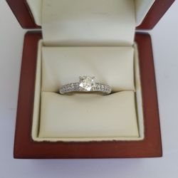 Diamond Ring 1.2 cts .7cts Center