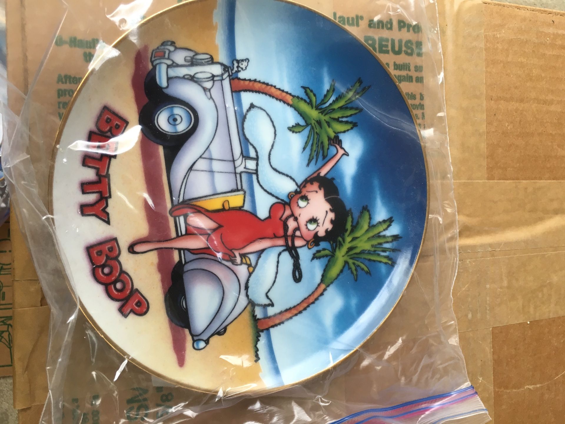 BETTY BOOP collectible glass plates set of 7 includes the brackets for hanging