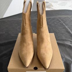 Women Boots Size 8