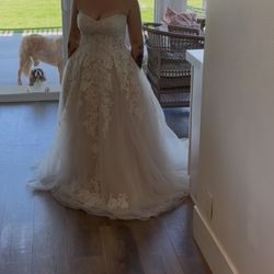 Size 6 sweetheart strapless David’s Bridal Dress with pockets!