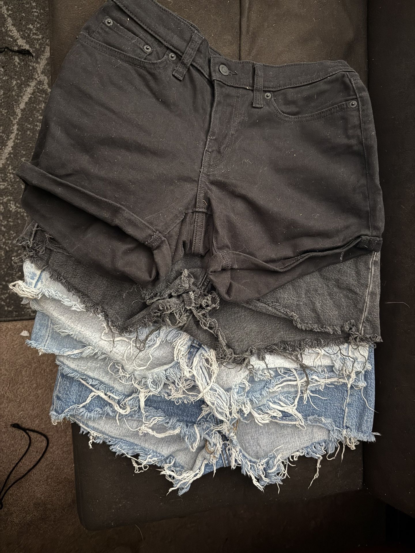 Levi’s Shorts Women’s Size 28-31