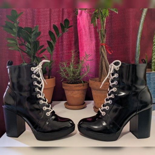 Stylish Black Lace-Up Ankle Booties 7.5
