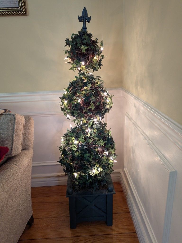 LIGHTED FLEUR-DE-LIS 52" TALL IVY TOPIARY FOR INDOOR USE