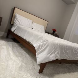 Queen bed frame with adjustable headboard 