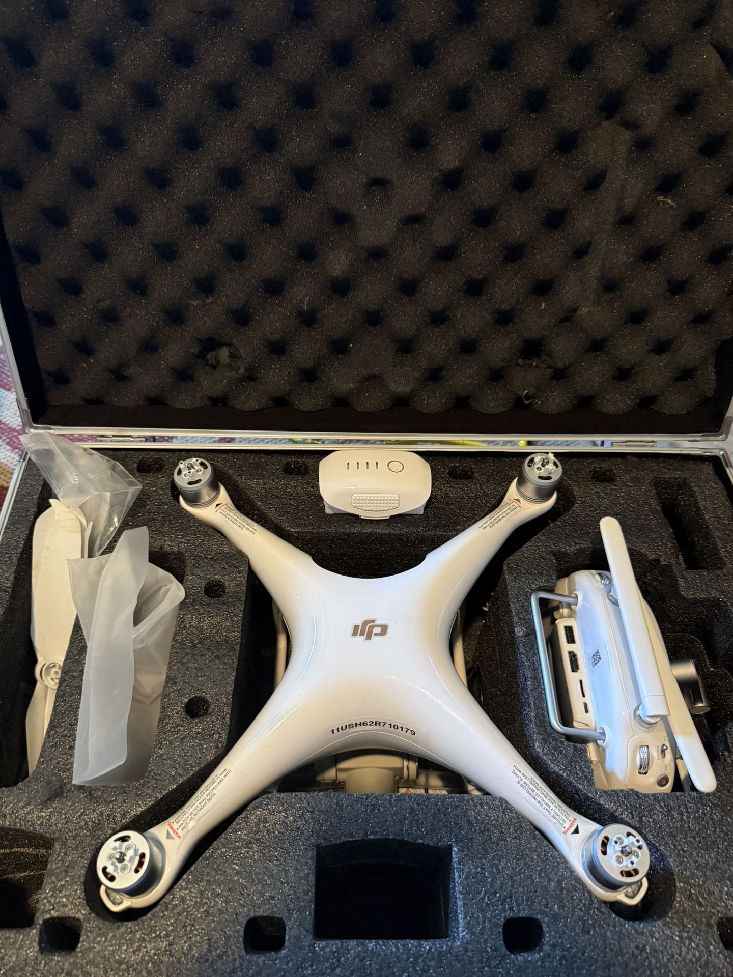 π DJI Phantom 4 Drone + Remote + Hard Case β Excellent Condition