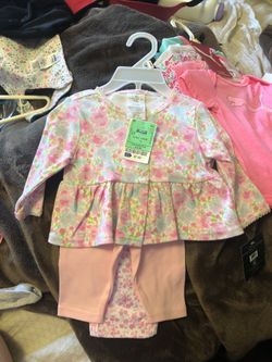 Laura Ashely set 0-3 months $5