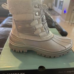 New Snow Boots Size 2 Girls 