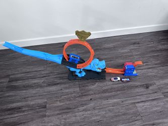 Hot wheels toy ( all parts included)