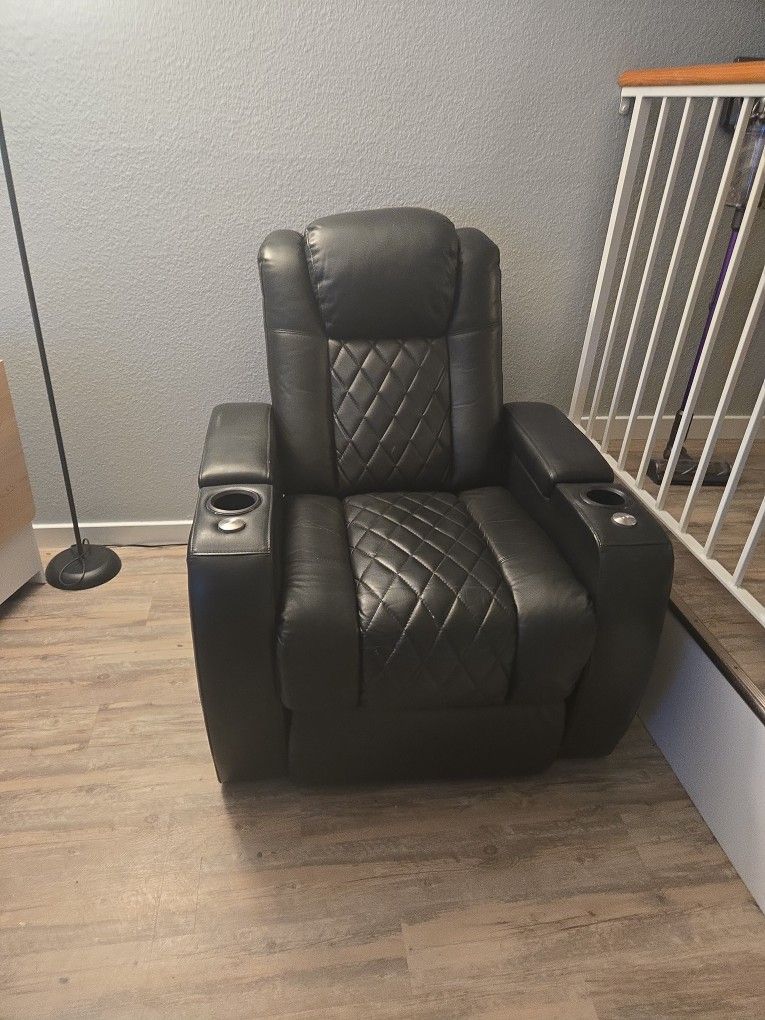 Valencia Tuscany Single Home Theater Seating
Midnight Black