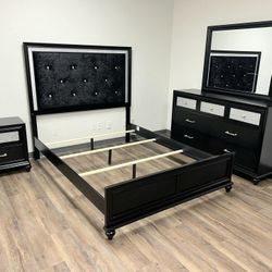 4PC Queen Bed, Nightstand, Dresser, Mirror, (Juego De Cuarto) Downpyment $53