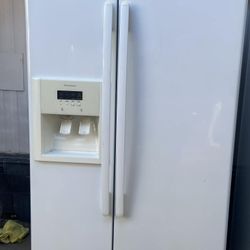 REFRIGERATOR 