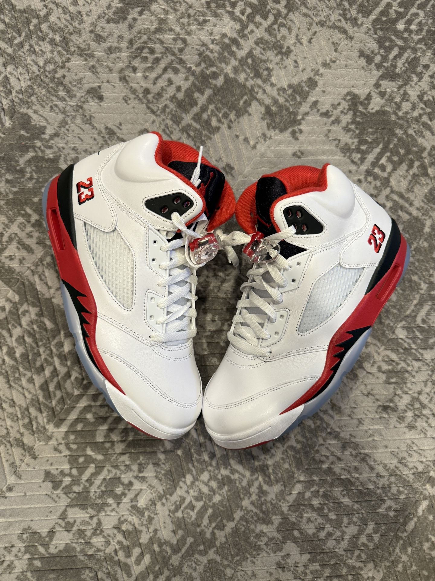 Jordan 5 Fire Red 2025 Size 9.5