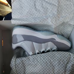 Jordan 11 Retro Low Grey Cement